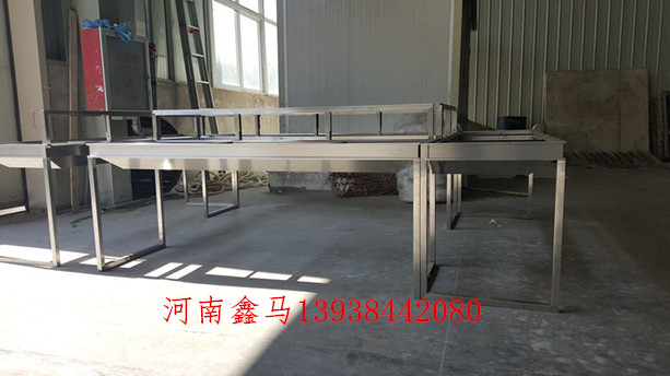 生財有道珠寶展柜制作現(xiàn)場.jpg 生財有道珠寶展柜制作現(xiàn)場.jpg